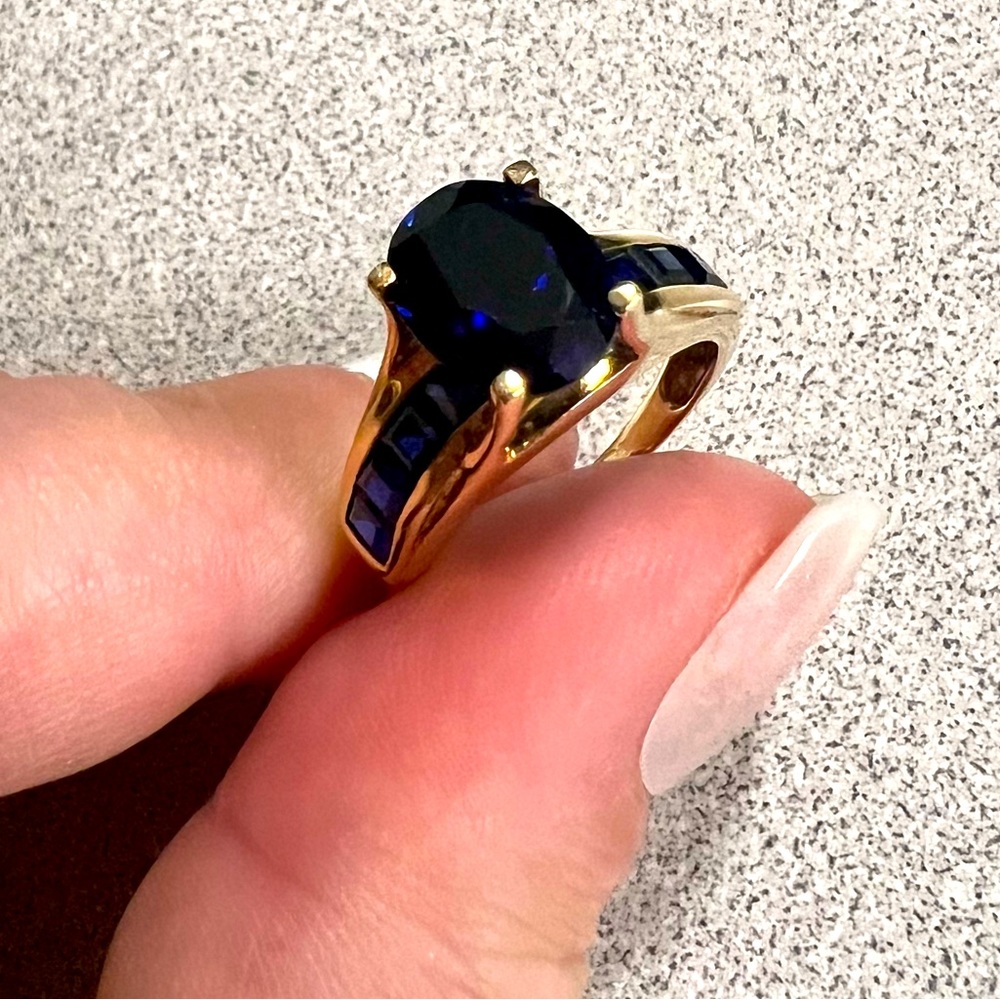Gold Sapphire ring